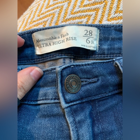 Abercrombie & Fitch jeans - Picture 2 of 7